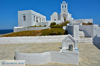 Chrisopigi Sifnos - Cycladen 13 - Foto van https://www.grieksegids.nl/fotos/sifnos/normaal/chrisopigi-013.jpg