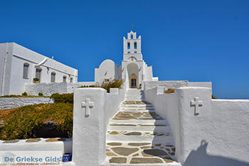 Chrisopigi Sifnos - Cycladen 20 - Foto van https://www.grieksegids.nl/fotos/sifnos/normaal/chrisopigi-020.jpg