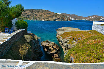 Chrisopigi Sifnos - Cycladen 30 - Foto van https://www.grieksegids.nl/fotos/sifnos/normaal/chrisopigi-030.jpg