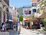 Winkelstraat Papadiamantis in Skiathos stad foto 8 - Foto van De Griekse Gids