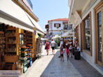 Winkelstraat Papadiamantis in Skiathos stad foto 11 - Foto van De Griekse Gids