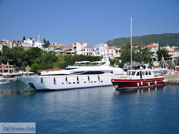 Haven Skiathos stad foto 12 - Foto van https://www.grieksegids.nl/fotos/skiathos/350pixels/eiland-skiathos-047.jpg
