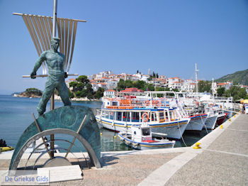 Monument haven Skiathos-stad - Foto van https://www.grieksegids.nl/fotos/skiathos/350pixels/eiland-skiathos-060.jpg