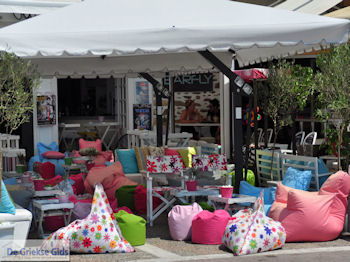 Trendy terras Skiathos-stad - Foto van https://www.grieksegids.nl/fotos/skiathos/350pixels/eiland-skiathos-068.jpg