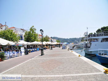 Boulevard oude haven Skiathos stad foto 3 - Foto van https://www.grieksegids.nl/fotos/skiathos/350pixels/eiland-skiathos-069.jpg
