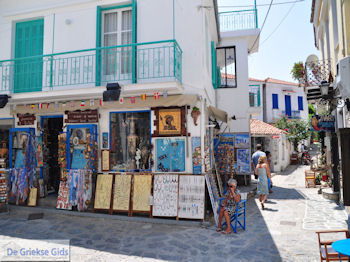 Winkelstraat Papadiamantis in Skiathos stad foto 12 - Foto van https://www.grieksegids.nl/fotos/skiathos/350pixels/eiland-skiathos-097.jpg