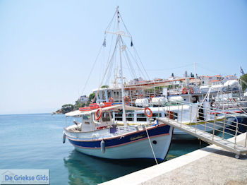 Bootje Columbus uit Mama-Mia in Skiathos stad foto 1 - Foto van https://www.grieksegids.nl/fotos/skiathos/350pixels/eiland-skiathos-098.jpg