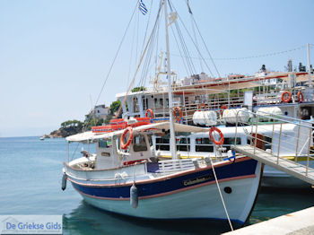 Bootje Columbus uit Mama-Mia in Skiathos stad foto 2 - Foto van https://www.grieksegids.nl/fotos/skiathos/350pixels/eiland-skiathos-099.jpg