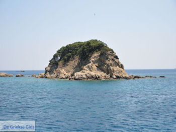 Rotseiland zuid Skiathos - Foto van https://www.grieksegids.nl/fotos/skiathos/350pixels/eiland-skiathos-106.jpg