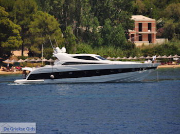 Mooie boot nabij strand Koukounaries - Skiathos - Foto van https://www.grieksegids.nl/fotos/skiathos/350pixels/eiland-skiathos-112.jpg