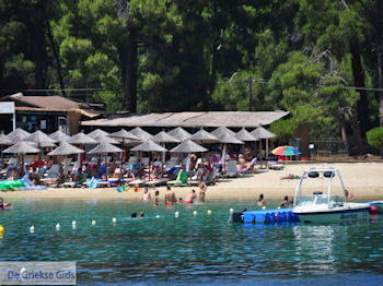 Strand Koukounaries - Eiland Skiathos - foto 2 - Foto van https://www.grieksegids.nl/fotos/skiathos/350pixels/eiland-skiathos-115.jpg