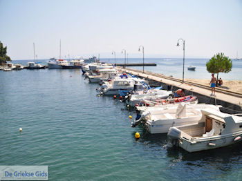 Bootjes haventje Koukounaries - Skiathos foto 2 - Foto van https://www.grieksegids.nl/fotos/skiathos/350pixels/eiland-skiathos-132.jpg