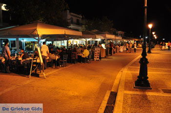 Avond in Skiathos Stad | Sporaden Griekenland foto 1 - Foto van https://www.grieksegids.nl/fotos/skiathos/normaal/skiathos-grieksegids-013.jpg