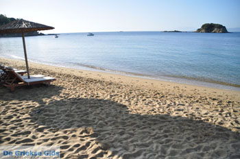 Troulos beach | Skiathos Sporaden Griekenland foto 12 - Foto van https://www.grieksegids.nl/fotos/skiathos/normaal/skiathos-grieksegids-060.jpg