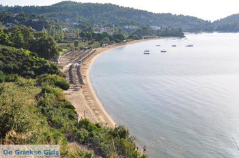 Aghia Paraskevi (Platanias beach) | Skiathos Sporaden Griekenland foto 5 - Foto van https://www.grieksegids.nl/fotos/skiathos/normaal/skiathos-grieksegids-071.jpg
