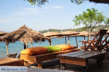 Vromolimnos | Skiathos Sporaden Griekenland foto 8 - Foto van https://www.grieksegids.nl/fotos/skiathos/normaal/skiathos-grieksegids-106.jpg