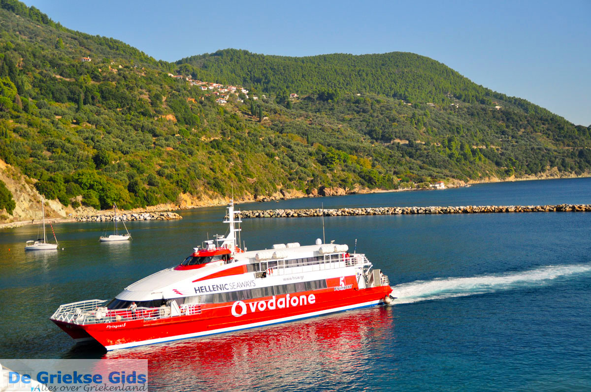 foto Palio Klima tegenover haven Loutraki Skopelos | Sporaden Griekenland foto 2