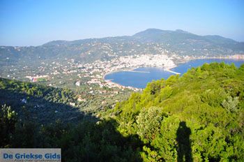 Panoramafoto Skopelos stad | Sporaden Griekenland foto 2 - Foto van https://www.grieksegids.nl/fotos/skopelos/normaal/skopelos-grieksegids-372.jpg