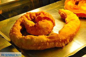 Specialiteit Skopelos met deeg en kaas | Sporaden Griekenland - Foto van https://www.grieksegids.nl/fotos/skopelos/normaal/skopelos-grieksegids-396.jpg