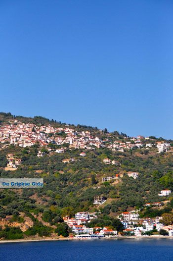 Glossa en haven Loutraki Skopelos | Sporaden Griekenland foto 9 - Foto van https://www.grieksegids.nl/fotos/skopelos/normaal/skopelos-grieksegids-435.jpg