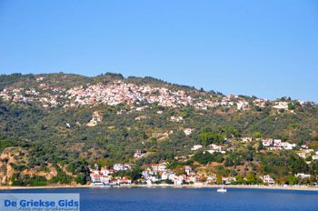 Glossa en haven Loutraki Skopelos | Sporaden Griekenland foto 10 - Foto van https://www.grieksegids.nl/fotos/skopelos/normaal/skopelos-grieksegids-436.jpg
