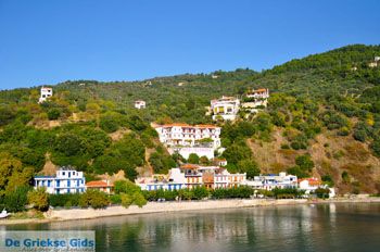 Glossa en haven Loutraki Skopelos | Sporaden Griekenland foto 21 - Foto van https://www.grieksegids.nl/fotos/skopelos/normaal/skopelos-grieksegids-447.jpg