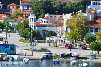 Glossa en haven Loutraki Skopelos | Sporaden Griekenland foto 22 - Foto van https://www.grieksegids.nl/fotos/skopelos/normaal/skopelos-grieksegids-448.jpg
