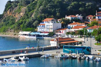 Glossa en haven Loutraki Skopelos | Sporaden Griekenland foto 23 - Foto van https://www.grieksegids.nl/fotos/skopelos/normaal/skopelos-grieksegids-449.jpg