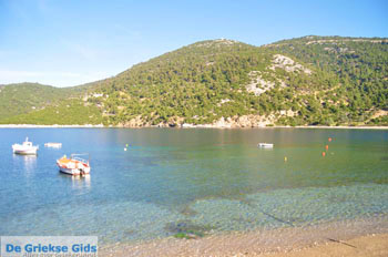 Strand bij Pefkos | Skyros Griekenland foto 2 - Foto van https://www.grieksegids.nl/fotos/skyros/normaal/skyros-grieksegids-024.jpg