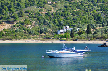 Strand bij Pefkos | Skyros Griekenland foto 3 - Foto van https://www.grieksegids.nl/fotos/skyros/normaal/skyros-grieksegids-025.jpg
