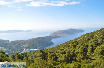 Uitzicht op baai Pefkos | Agios Panteleimon | Skyros foto 3 - Foto van https://www.grieksegids.nl/fotos/skyros/normaal/skyros-grieksegids-031.jpg