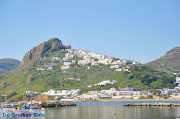 Molos en Magazia bij Skyros stad | Skyros Griekenland foto 2 - Foto van https://www.grieksegids.nl/fotos/skyros/normaal/skyros-grieksegids-104.jpg