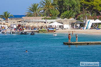 Kaiki Beach Spetses - Saronische eilanden - Foto van https://www.grieksegids.nl/fotos/spetses/normaal/kaiki-beach-spetses-2025-04.jpg