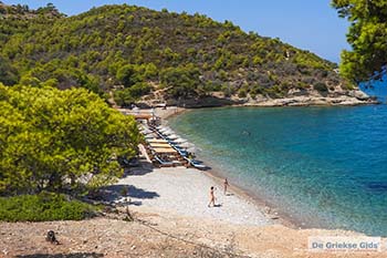 Vrelos Beach Spetses - Saronische eilanden - Foto van De Griekse Gids