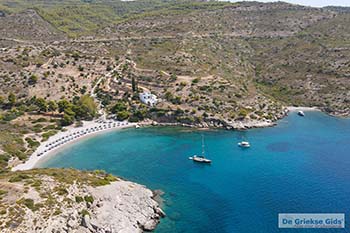 Xilokeriza Beach Spetses - Saronische eilanden - Foto van https://www.grieksegids.nl/fotos/spetses/normaal/xilokeriza-beach-spetses-2025-01.jpg