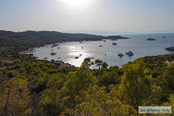 Zogeria Beach Spetses - Saronische eilanden - Foto van https://www.grieksegids.nl/fotos/spetses/normaal/zogeria-beach-spetses-2025-01.jpg