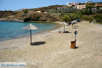 Ampela beach bij Megas Gialos | Syros | Griekenland nr 3 - Foto van https://www.grieksegids.nl/fotos/syros/normaal/ampela-beach-syros-003.jpg