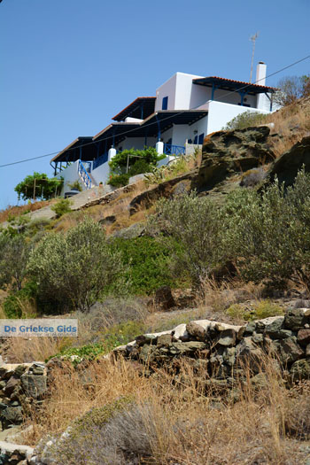 Ampela beach bij Megas Gialos | Syros | Griekenland nr 5 - Foto van https://www.grieksegids.nl/fotos/syros/normaal/ampela-beach-syros-005.jpg