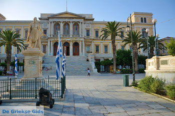 Miaoulis Plein Ermoupolis | Syros | Griekenland foto 57 - Foto van https://www.grieksegids.nl/fotos/syros/normaal/ermoupolis-syros-057.jpg