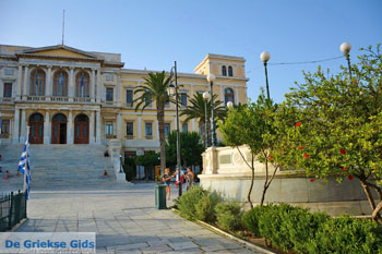 Miaoulis Plein Ermoupolis | Syros | Griekenland foto 58 - Foto van https://www.grieksegids.nl/fotos/syros/normaal/ermoupolis-syros-058.jpg