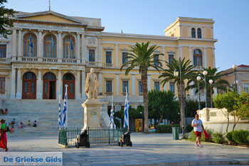 Miaoulis Plein Ermoupolis | Syros | Griekenland foto 59 - Foto van https://www.grieksegids.nl/fotos/syros/normaal/ermoupolis-syros-059.jpg