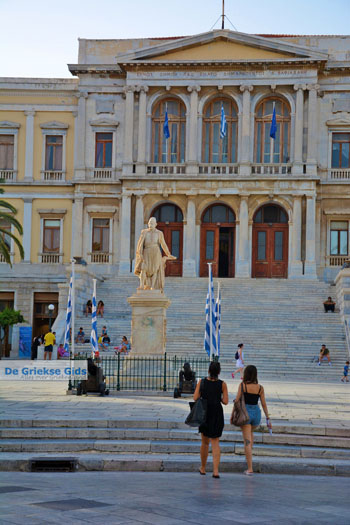 Miaoulis Plein Ermoupolis | Syros | Griekenland foto 60 - Foto van https://www.grieksegids.nl/fotos/syros/normaal/ermoupolis-syros-060.jpg