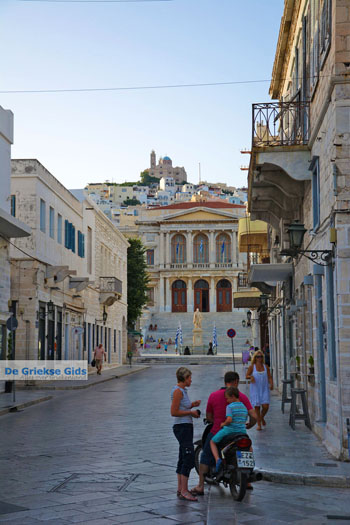 Miaoulis Plein Ermoupolis | Syros | Griekenland foto 61 - Foto van https://www.grieksegids.nl/fotos/syros/normaal/ermoupolis-syros-061.jpg