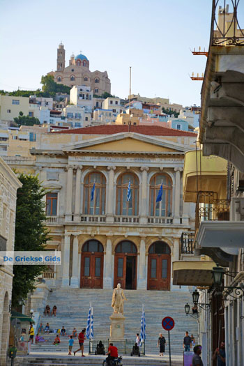 Miaoulis Plein Ermoupolis | Syros | Griekenland foto 62 - Foto van https://www.grieksegids.nl/fotos/syros/normaal/ermoupolis-syros-062.jpg