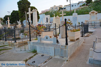 Imposant katholiek kerkhof Ermoupolis | Syros | foto 69 - Foto van https://www.grieksegids.nl/fotos/syros/normaal/ermoupolis-syros-069.jpg