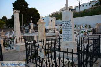 Imposant katholiek kerkhof Ermoupolis | Syros | foto 70 - Foto van https://www.grieksegids.nl/fotos/syros/normaal/ermoupolis-syros-070.jpg