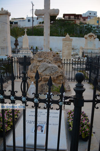Imposant katholiek kerkhof Ermoupolis | Syros | foto 71 - Foto van https://www.grieksegids.nl/fotos/syros/normaal/ermoupolis-syros-071.jpg