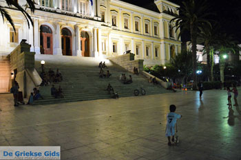 Miaoulis Plein Ermoupolis | Syros | Griekenland foto 63 - Foto van https://www.grieksegids.nl/fotos/syros/normaal/ermoupolis-syros-074.jpg