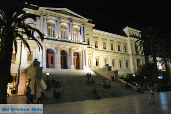 Miaoulis Plein Ermoupolis | Syros | Griekenland foto 64 - Foto van https://www.grieksegids.nl/fotos/syros/normaal/ermoupolis-syros-075.jpg