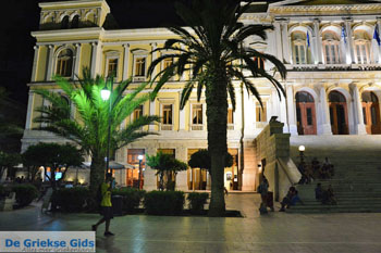 Miaoulis Plein Ermoupolis | Syros | Griekenland foto 65 - Foto van https://www.grieksegids.nl/fotos/syros/normaal/ermoupolis-syros-076.jpg